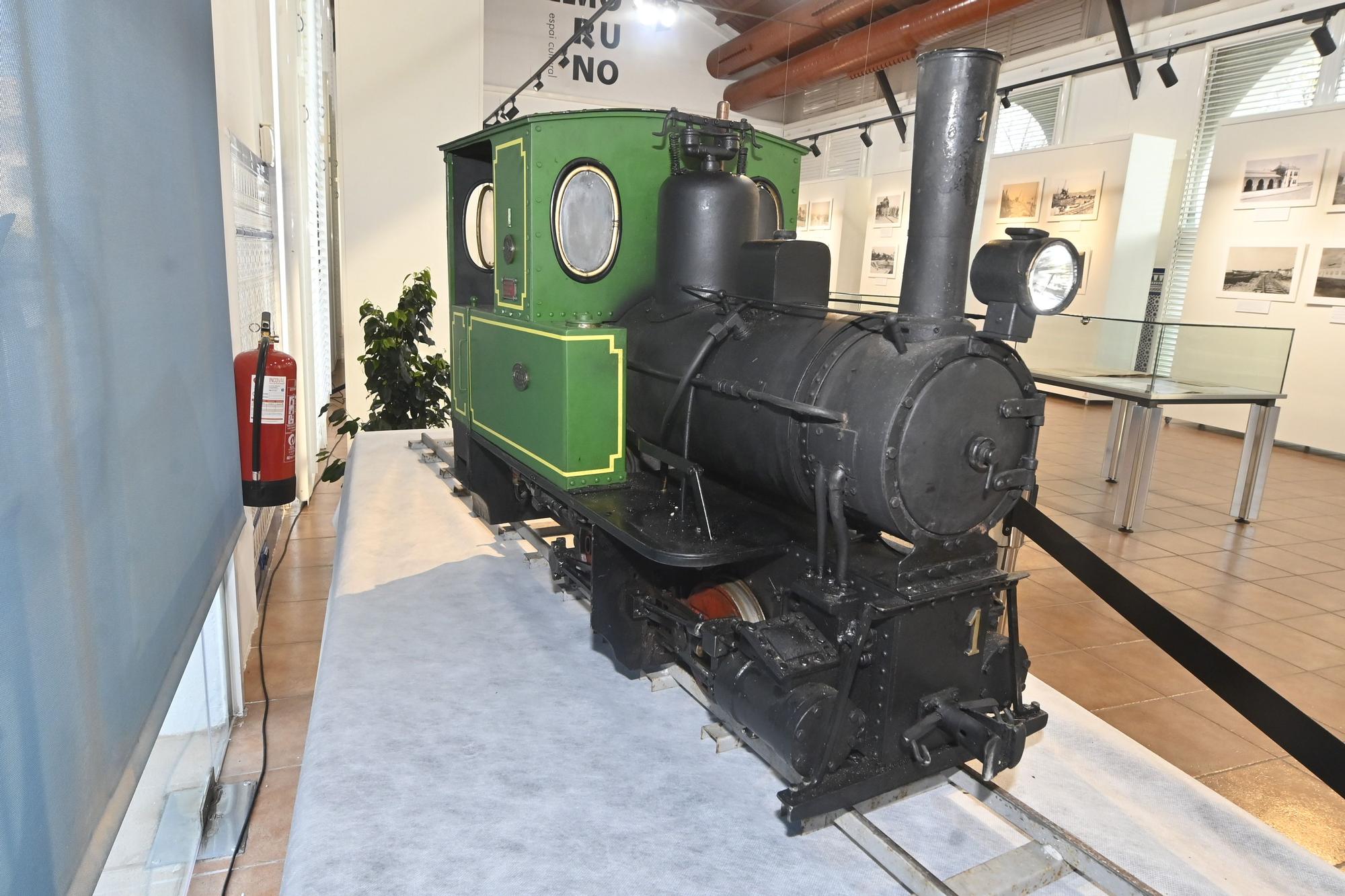 Réplica de la primera locomotora utilizada en La Panderola. Foto: Manolo Nebot.