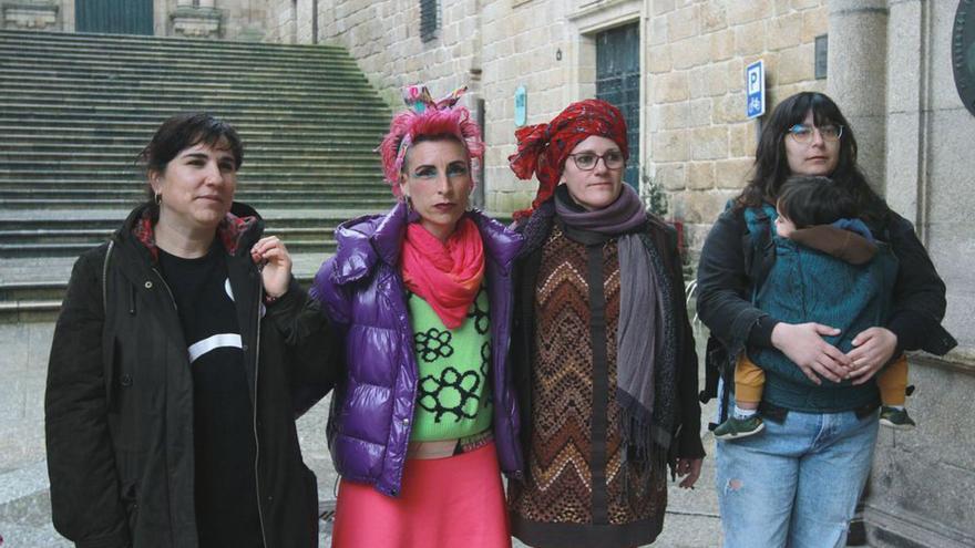 Representantes de la MMM de Ourense, ayer.   | // IÑAKI OSORIO
