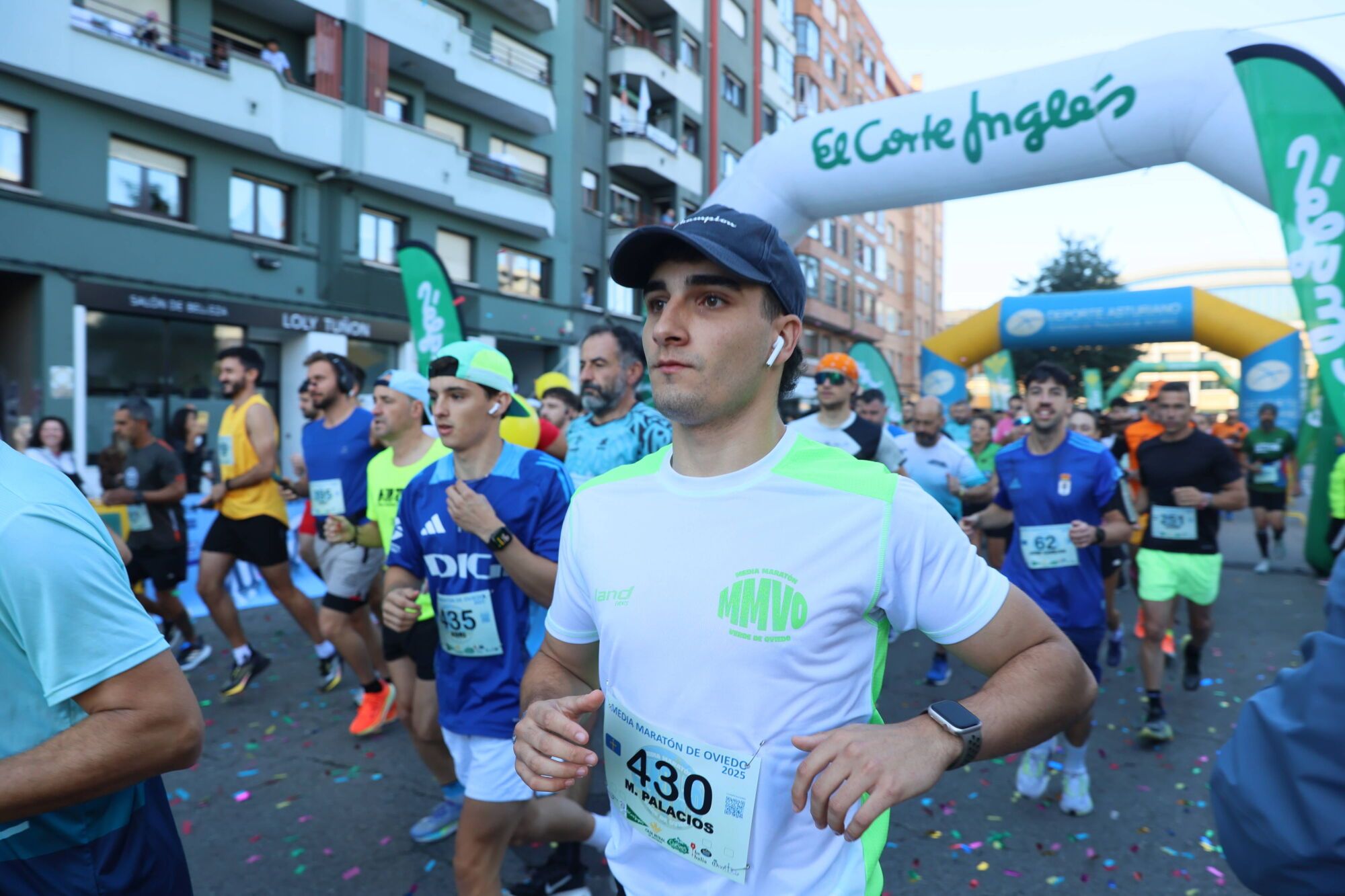 Marco García y Lola Pérez reinan en una media maratón “de récord” en Oviedo