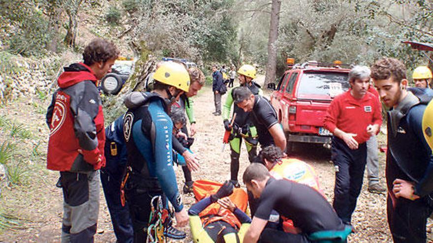 Un padre y su hijo, heridos graves en una excursión