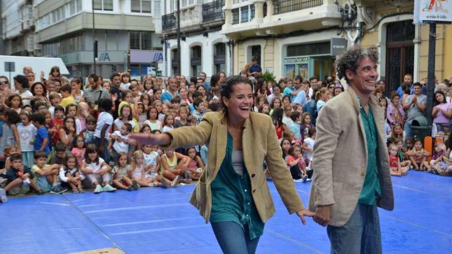 &#039;Encontros&#039;, una obra para pequeños y mayores, en la plaza de Lugo