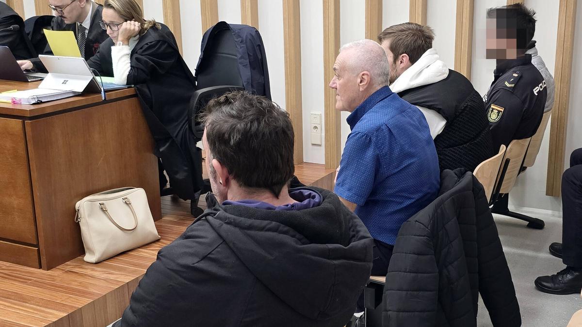 A juicio cuatro percebeiros acusados de furtivismo en Baiona