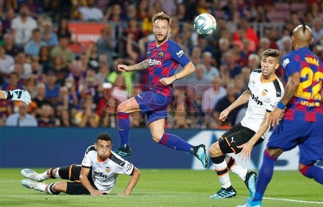 Las imágenes del partido entre el FC Barcelona y el Valencia CF correspondiente a la jornada 4 de LaLiga Santander disputado en el Camp Nou.