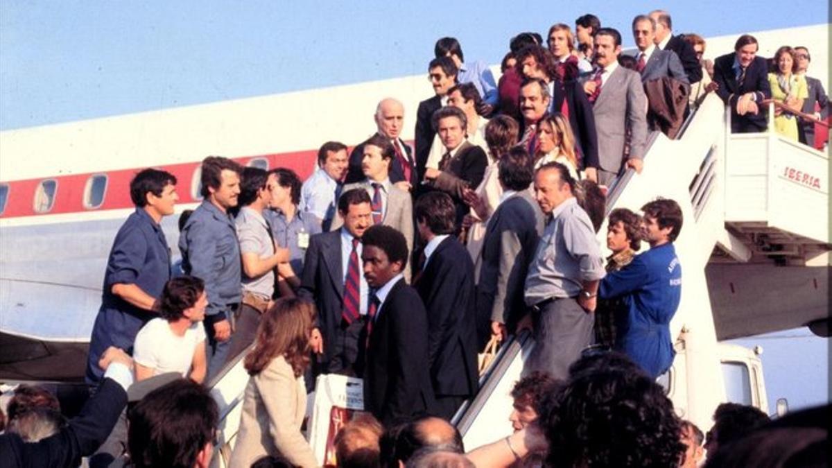 La expedición azulgrana en el aeropuerto de El Prat, 17 de mayo de 1979