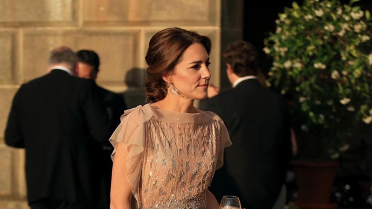 El look de Kate Middleton con vestido rosa de Jenny Packham