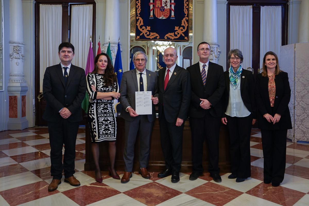 Firma de protocolo para la sede europea de IUPAC en Málaga.