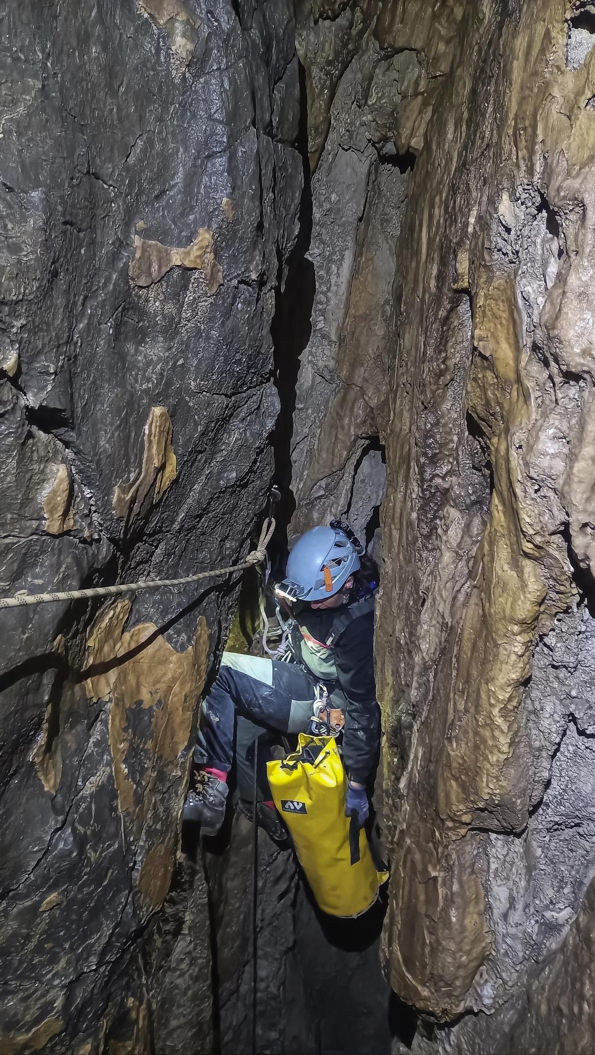 Espeleólogos conectan en Cantabria la cueva más larga de España, con 206 kilómetros de túneles