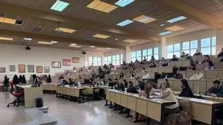 El Cursu MIR va tener récor d'alumnos presenciales n'Uviéu: 1.500, y la mayoría de fuera d'Asturies