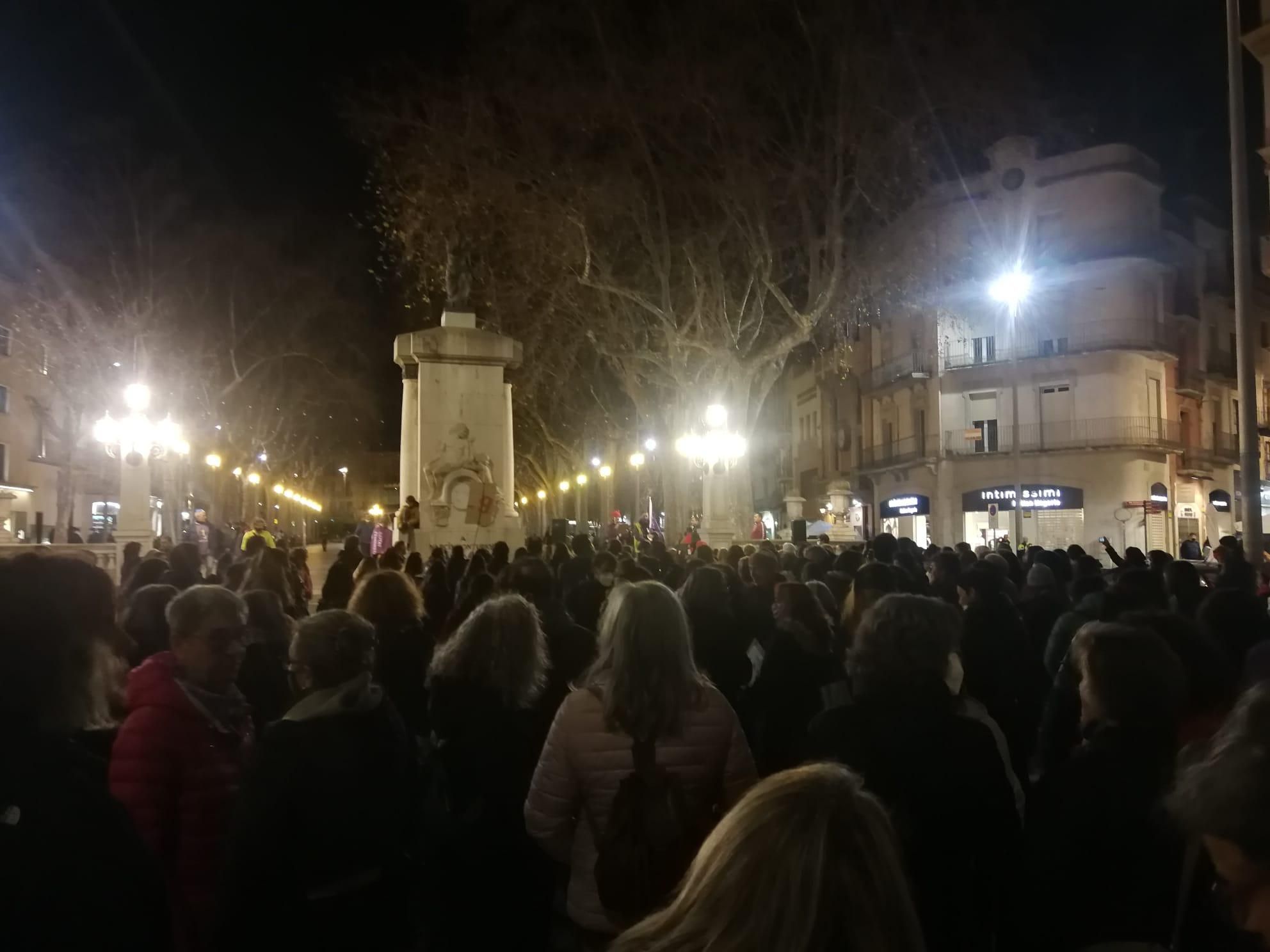 La Rambla es va convertir en el punt neuràlgic del 8M figuerenc