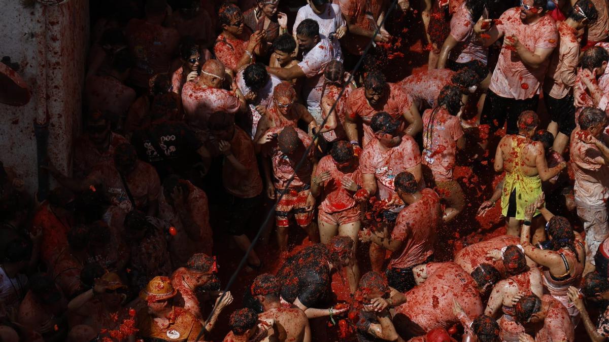 LA TOMATINA | La Tomatina vuelve a teñir Buñol de rojo