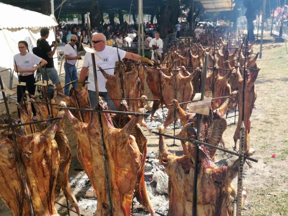 Más de 3.000 comensales disfrutan en Moraña del Carneiro ao Espeto