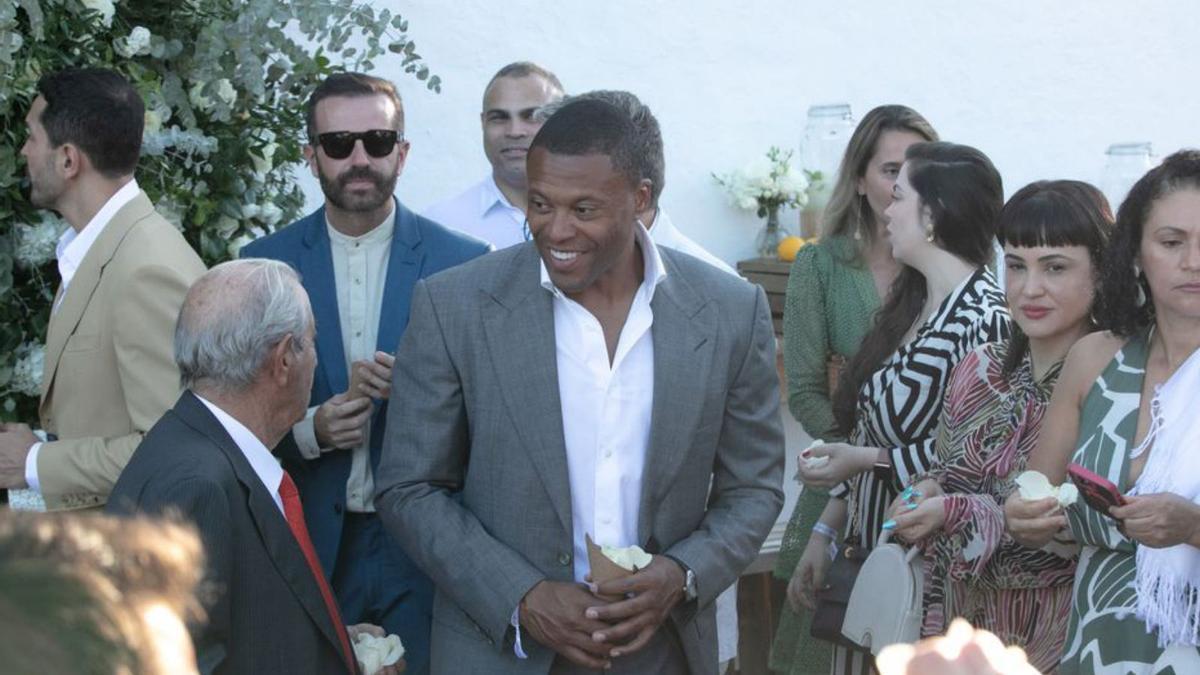 El exfutbolista Júlio Baptista charla con el empresario Juan José Hidalgo.