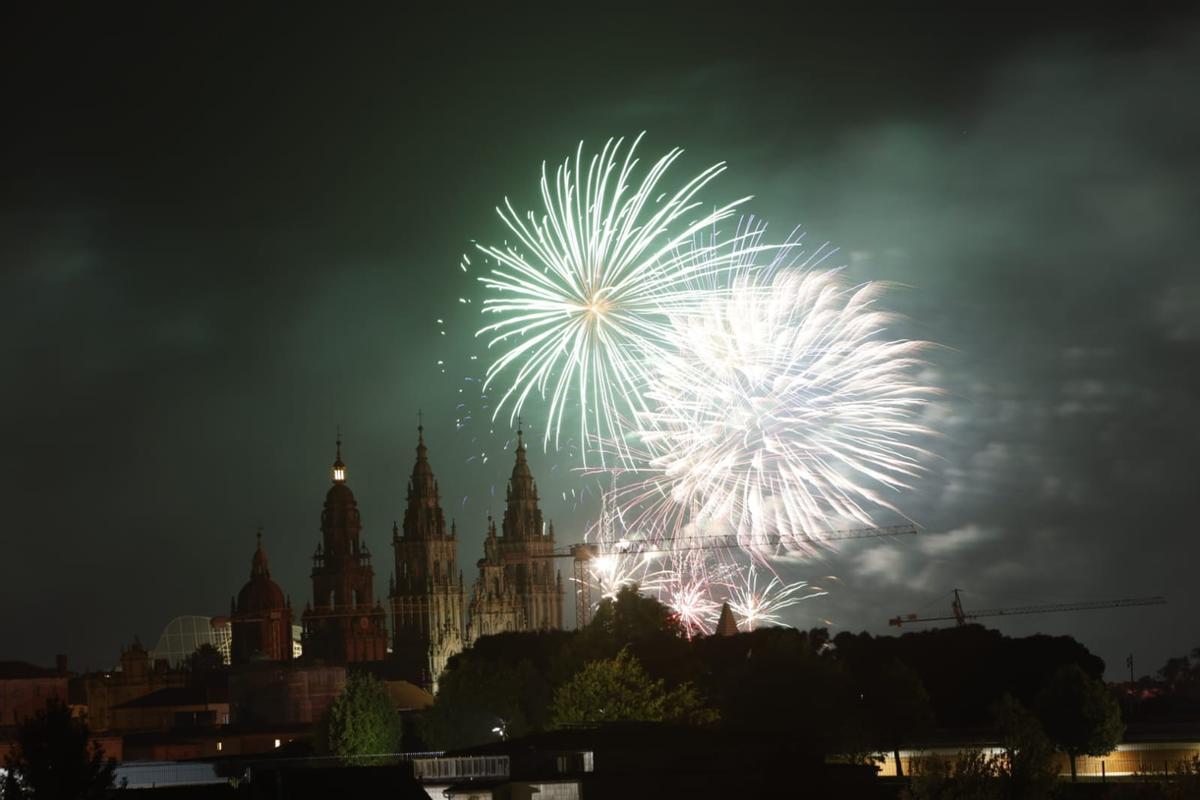 Nueva firma, misma magia: los fuegos cumplen con el Apóstol Santiago
