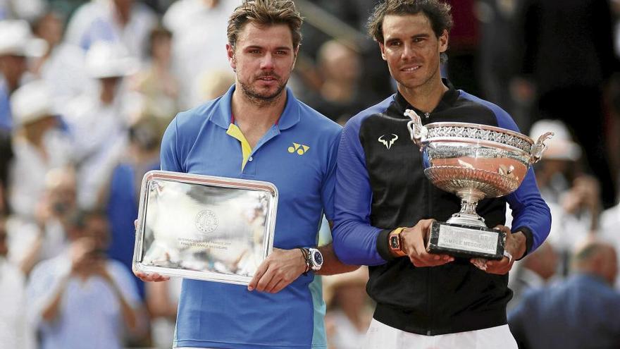 Wawrinka y Nadal posan para la posteridad con sus respectivos trofeos