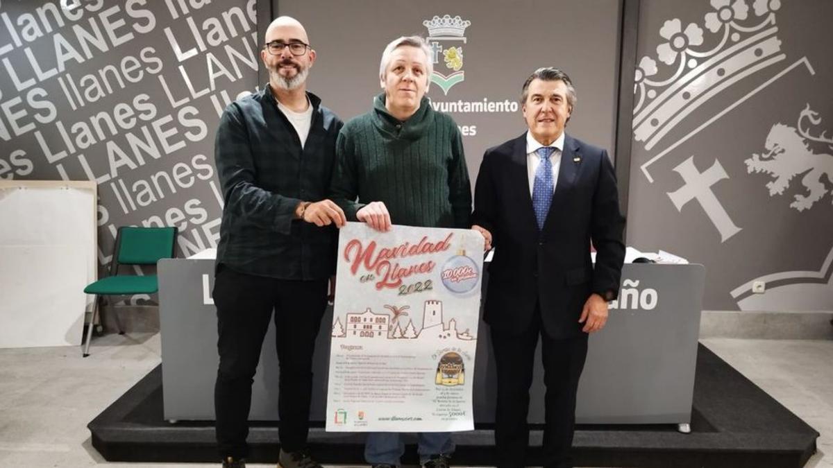 Por la izquierda, Iván García, concejal de Deportes; Leo Triguero, de Llanescor, y Juan Carlos Armas, concejal de Obras. | J. Q.