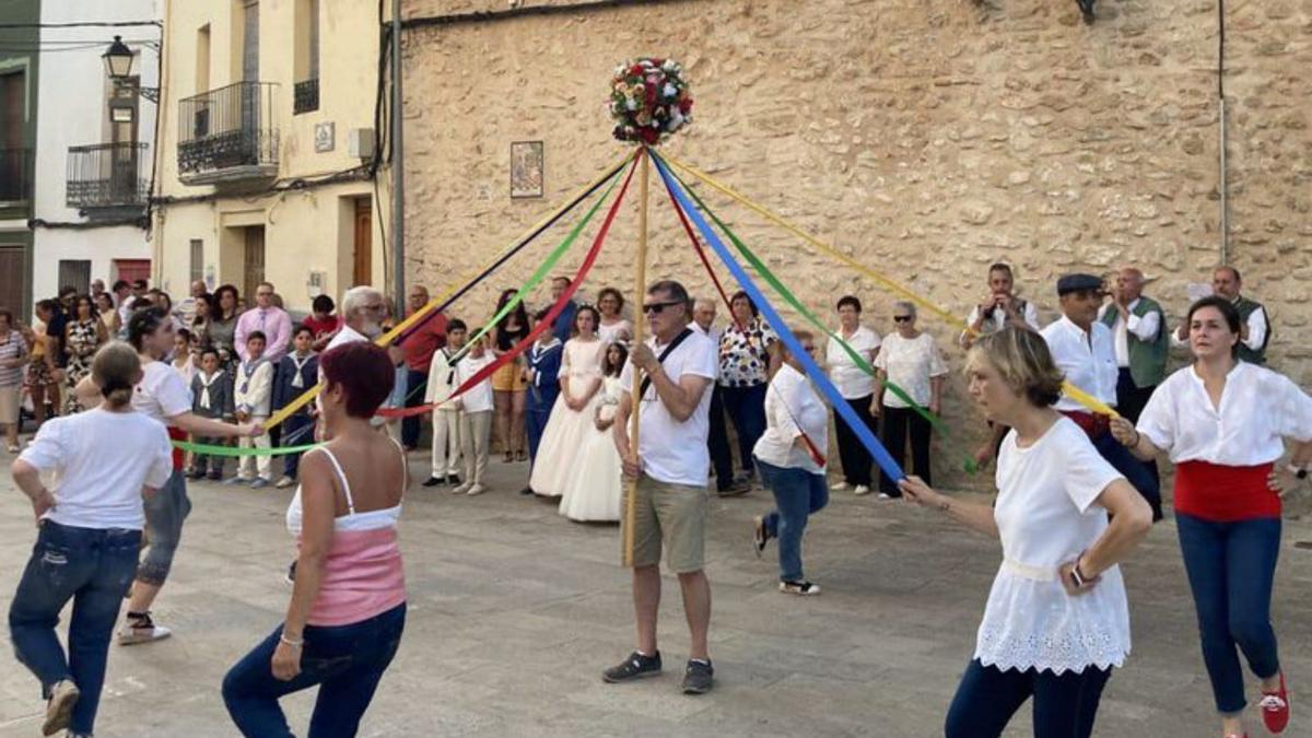 Festes i Tradicions La comarca torna a celebrar amb devoció i tradició la processó del Corpus Christi | AJUNTAMENT DE RÒTOVA