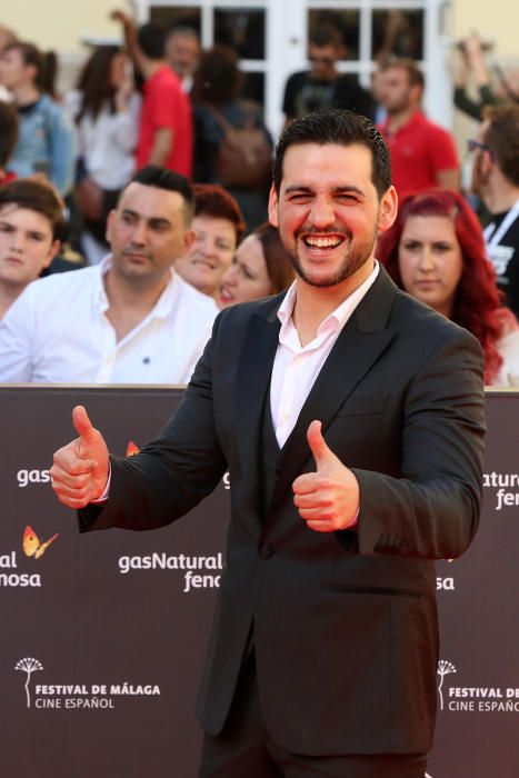 El Festival comienza con el tradicional baño de masas de los actores y actrices en la alfombra roja de la gala inaugural del certamen