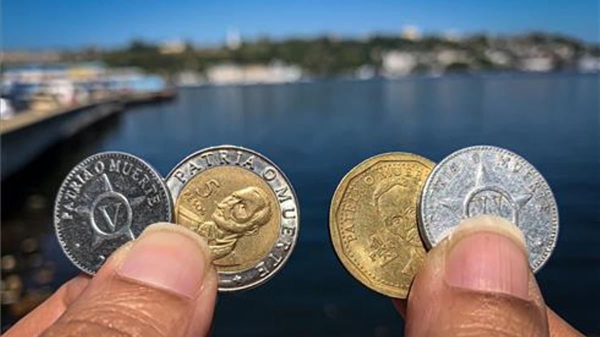 El emblema &quot;patria o muerte&quot; en las monedas cubanas.