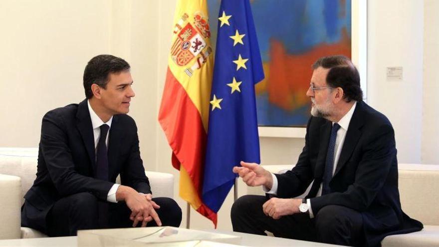 Sánchez y Rajoy acuerdan dar una respuesta &quot;proporcional y pactada&quot; al desafío de Torra