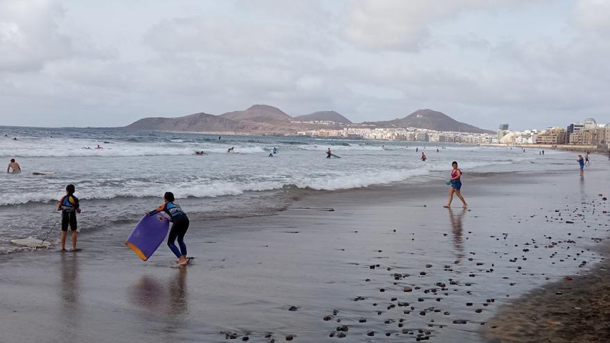 Canarias espera su primer episodio cálido del año este jueves
