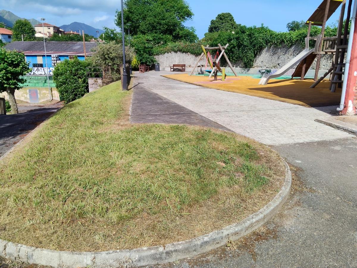 Llanes pone a punto todos los parques infantiles y las áreas recreativas del concejo