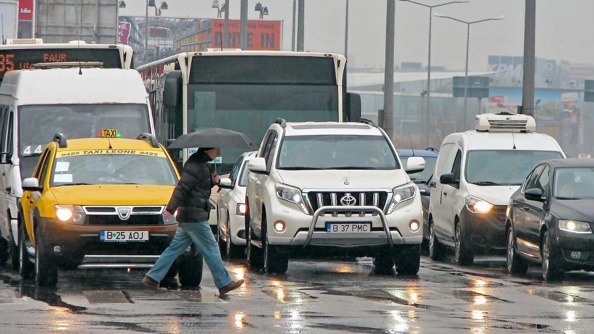 Mojar a un peatón con el coche: esta es la multa que te puede caer si te pillan