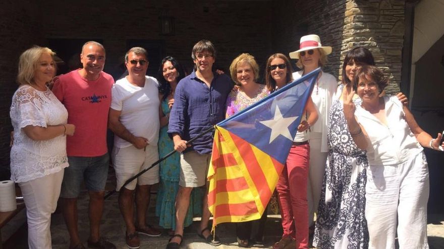 Rahola amb Puigdemont, Laporta i altres convidats.