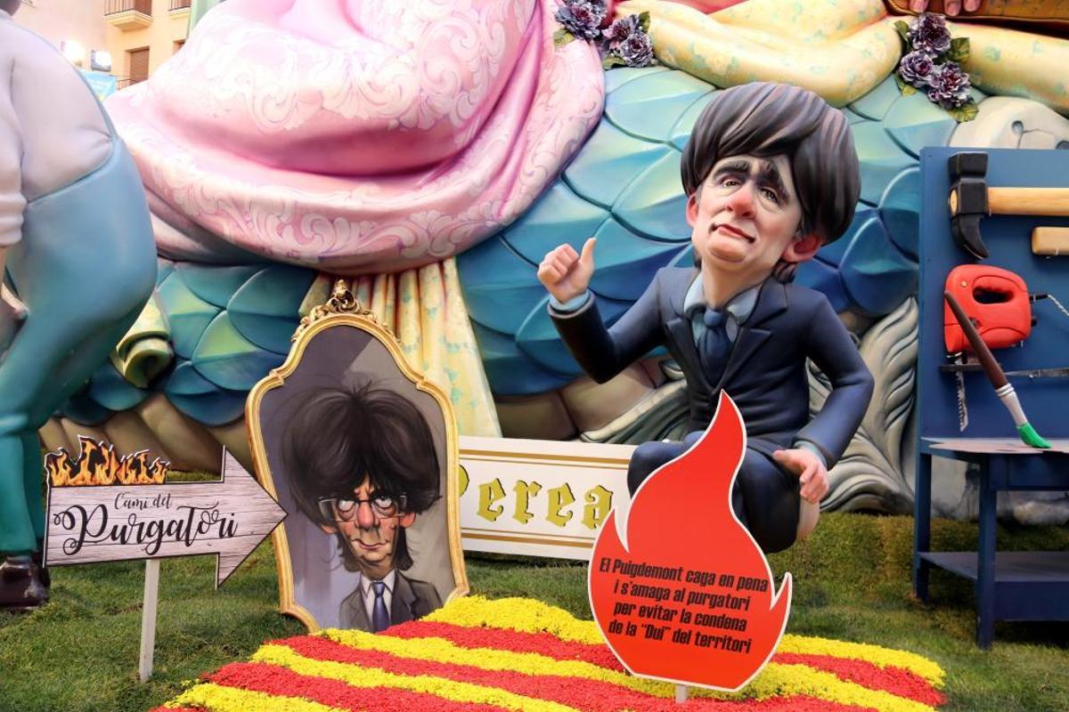 Carles Puigdemont representat a la Falla El Pilar com un caganer al purgatori Carles Puigdemont representat a la Falla El Pilar com un caganer al purgatori