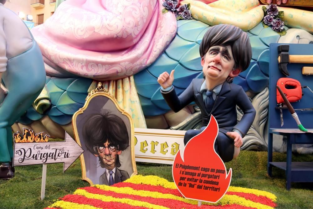 Carles Puigdemont representat a la Falla El Pilar com un caganer al purgatori