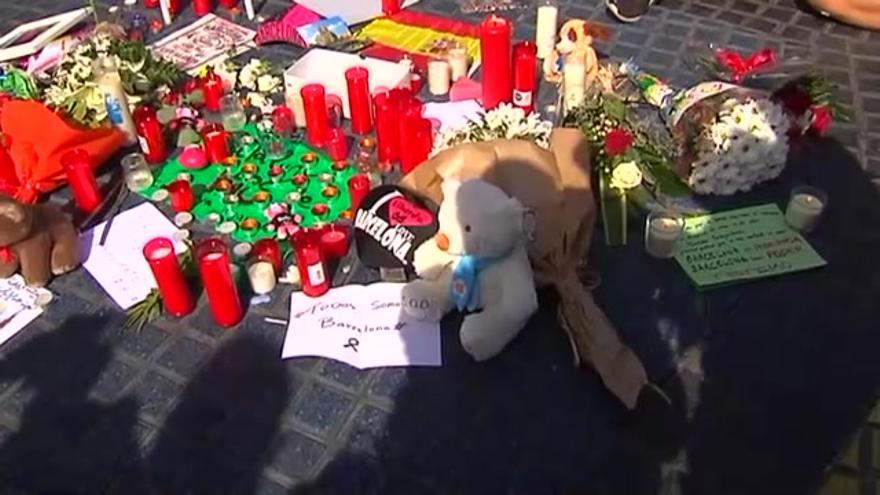 Vídeo / Emotivo homenaje en las Ramblas tras la el atentado