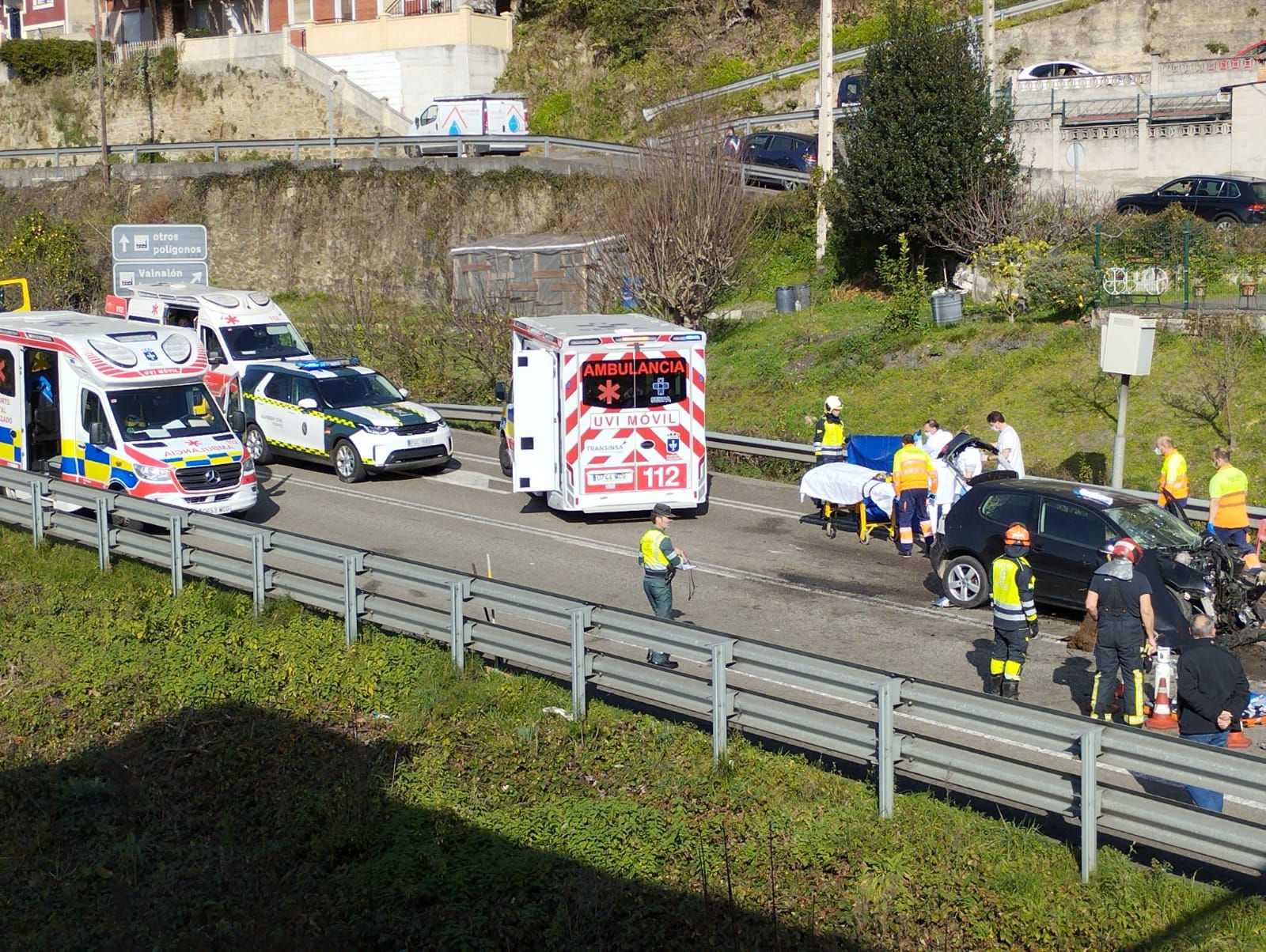 Grave accidente de tráfico en el Corredor del Nalón, con al menos un muerto, un herido muy grave y varios lesionados más