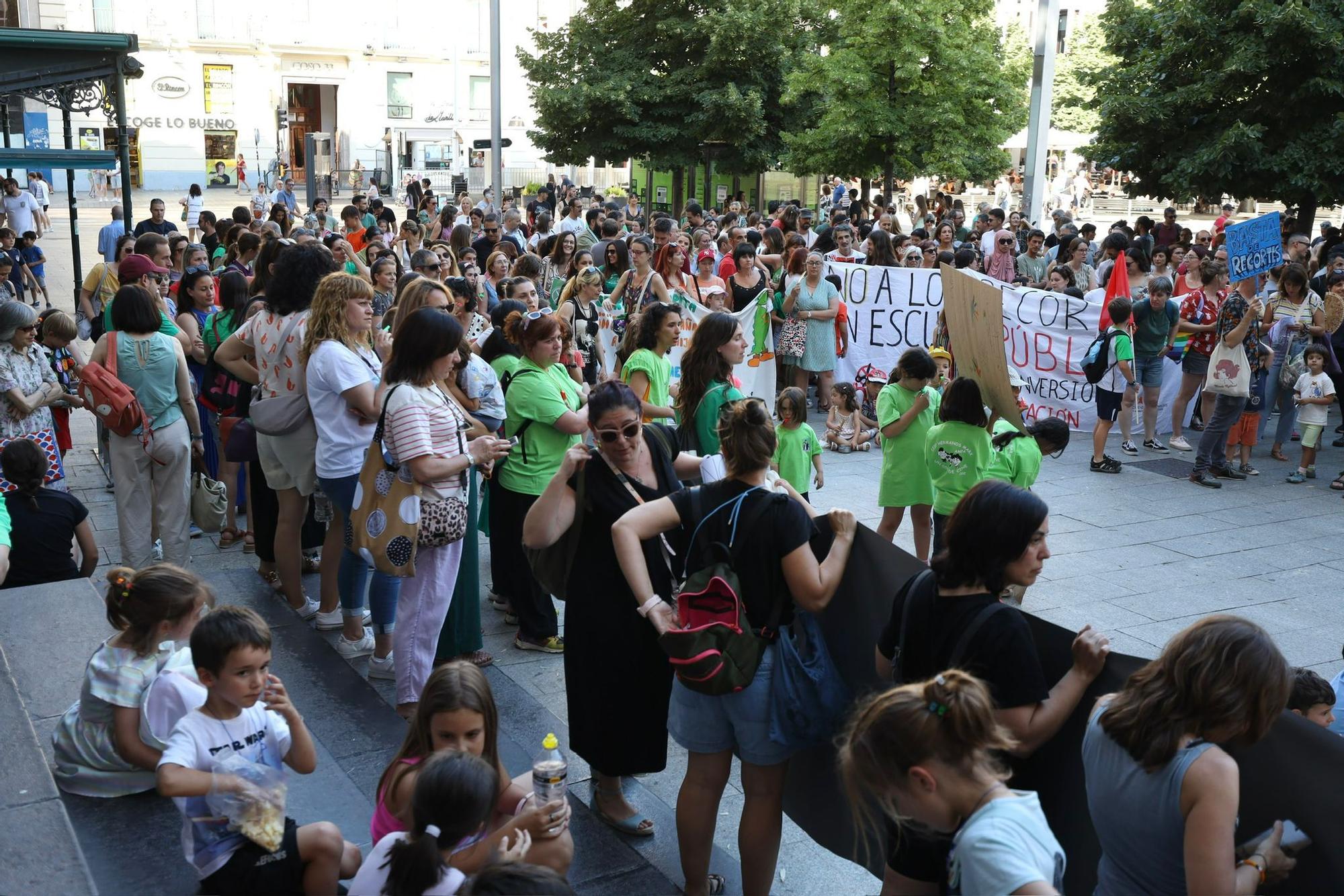 En imágenes | La 'marea verde' vuelve a las calles de Zaragoza contra los recortes en Educación