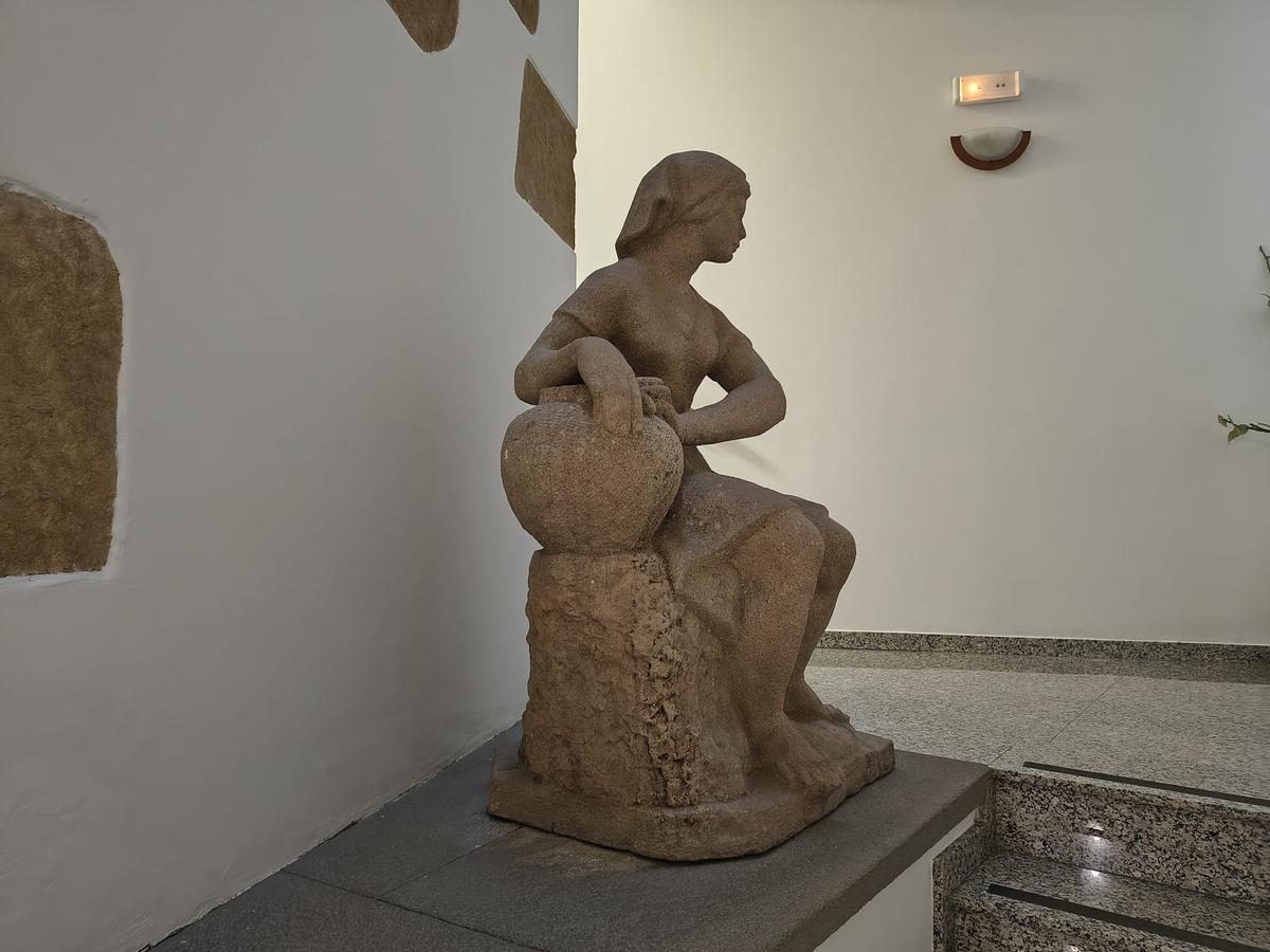 'La aguadora canaria', de Olga López Hernández, forma parte de los fondos artísticos del Ayuntamiento de Santa Brígida.