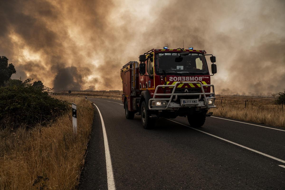 FOTOGALERÍA | Las imágenes del incendio de Arroyo de la Luz