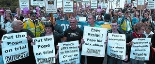 El Papa se reúne con víctimas del «crimen atroz» de los abusos