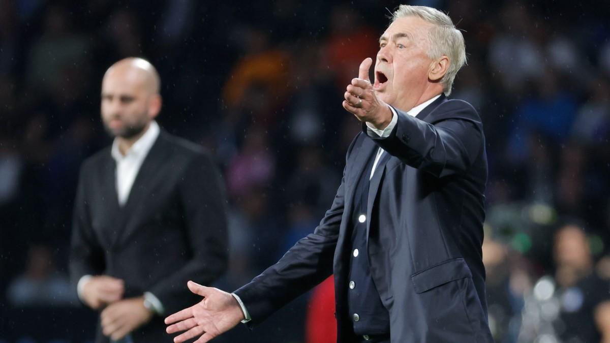 Ancelotti, desesperado en la banda