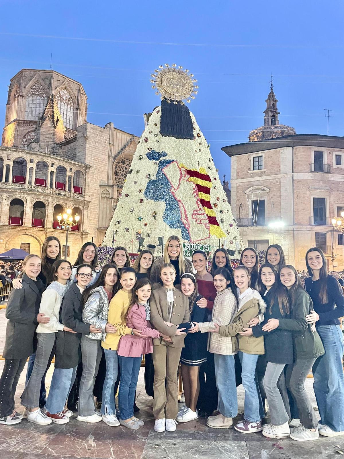 Las falleras, de reencuentro en el cadafal