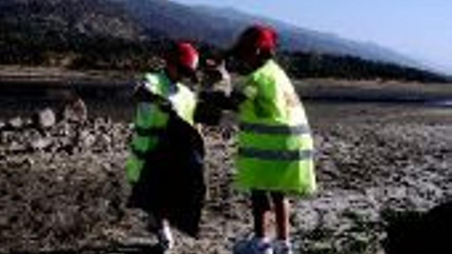 Voluntarios sacan 3.000 kilos de basura del río en dos horas