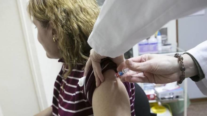 Los centros de salud comenzarán a vacunar el lunes.