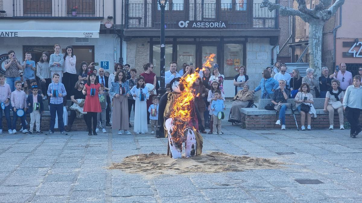 GALERÍA | Toro despide la Semana Santa con la "Quema del Judas" GALERÍA | Toro despide la Semana Santa con la "Quema del Judas"