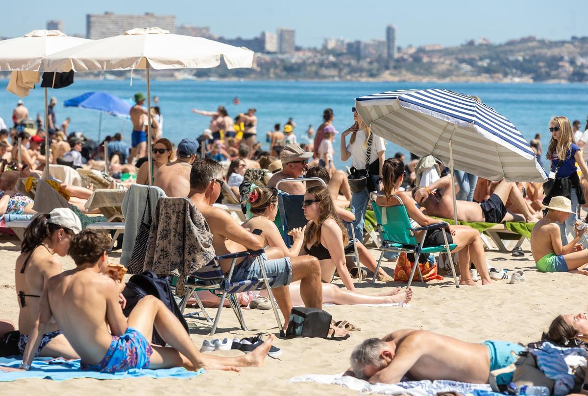 Playas llenas en el Domingo de Pascua