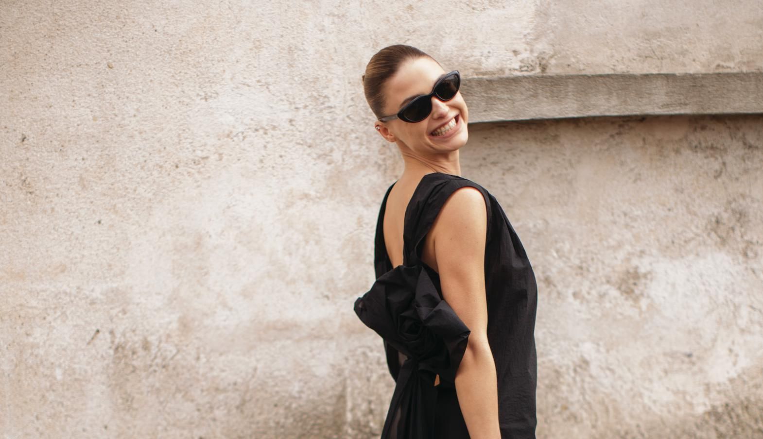 10 formas elegantes de usar vestido negro en invierno