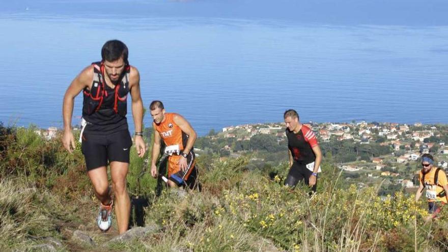 Un grupo de corredores, durante su participación en la pasada edición del Trail Montes de Vigo. // FdV