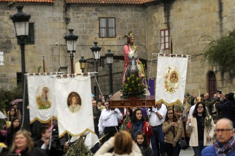 Semana Santa en Arousa 2016 | La lluvia desluce el Domingo de Ramos en Vilagarcía