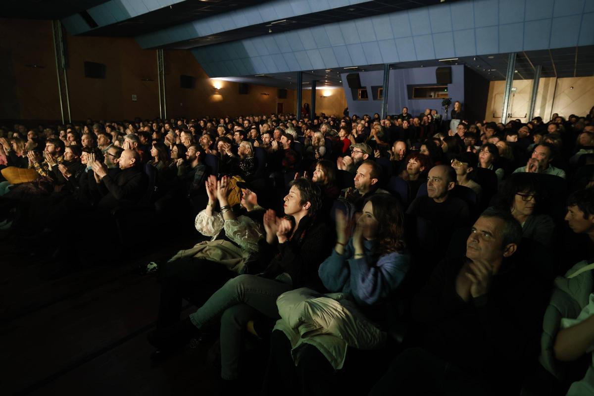 Así fue el concierto de Nacho Vegas en Mieres, el inicio de su gira "Vidas semipreciosas"