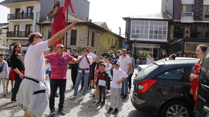 GALERÍA | El &quot;Pinchatajadas&quot; protagoniza la procesión de Puebla de Sanabria