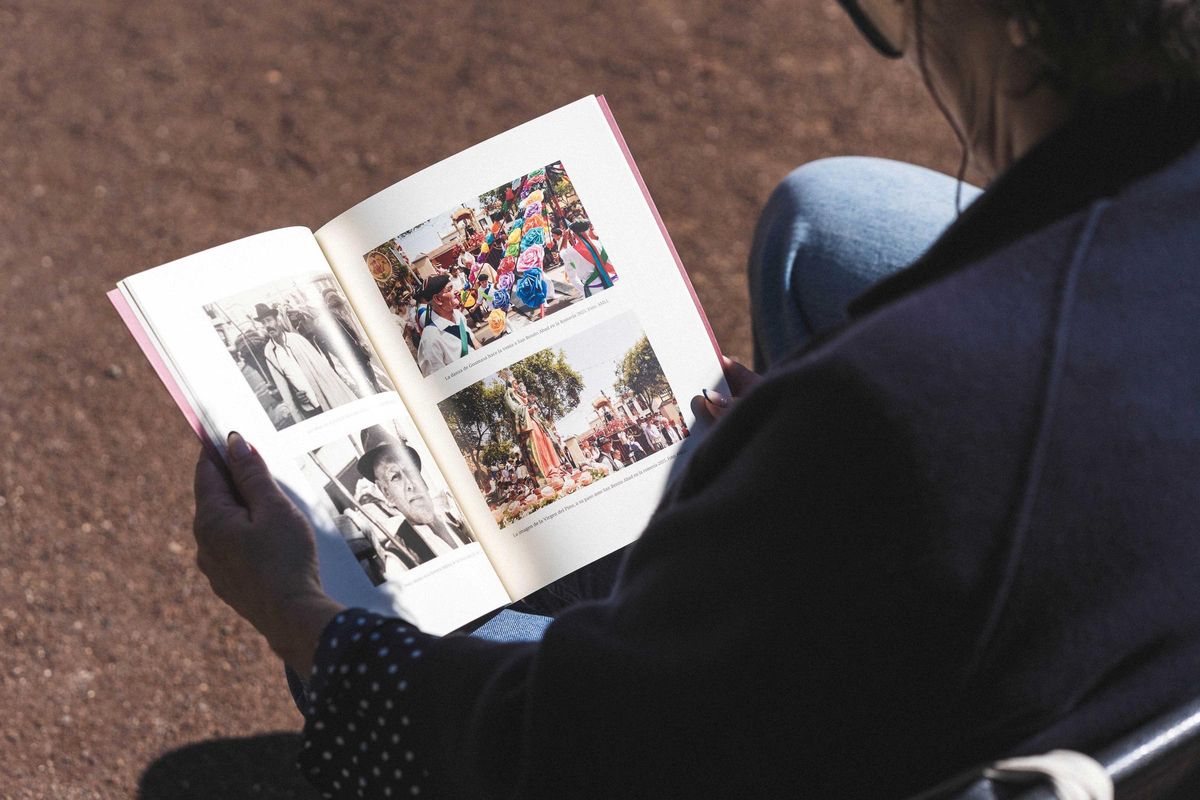 Un libro con fotos antiguas de las fiestas.