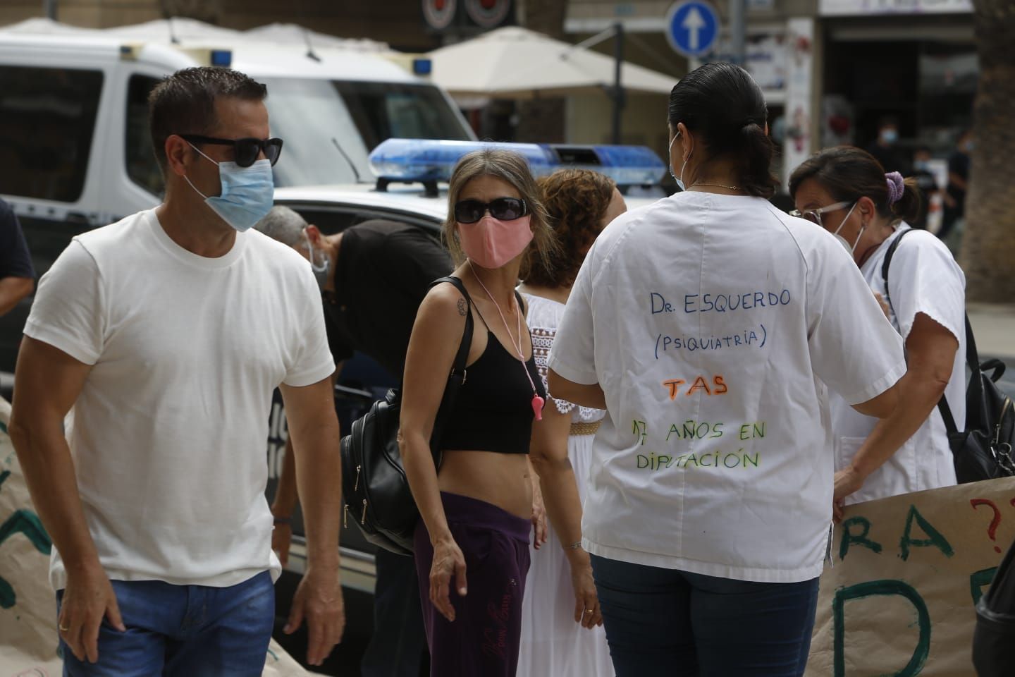 Protesta de interinos en la puerta de la Diputación