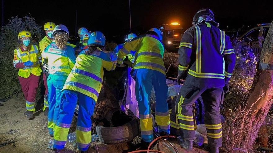 Imagen del accidente de tráfico en el que murieron dos adultos y una menor.