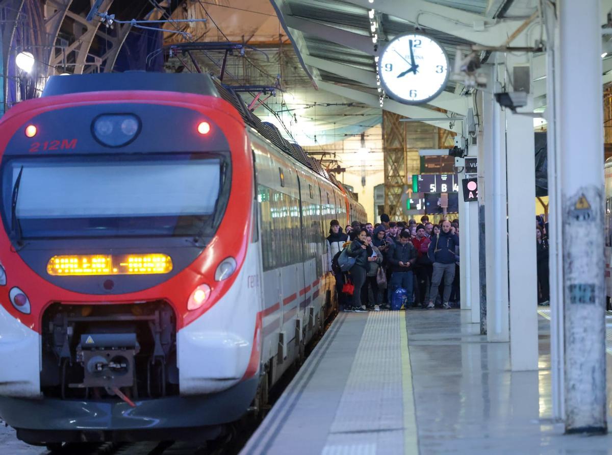 Un tren en la estación Joaquín Sorolla en una imagen de archivo.